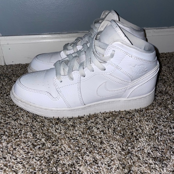 TRIPLE WHITE JORDAN 1 GS - Picture 3 of 5